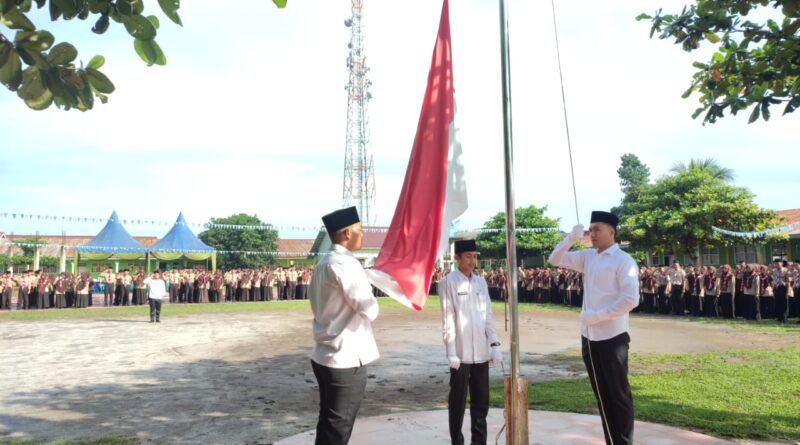 MAN Batubara Laksanakan Upacara Bendera Peringati Hari Guru Nasional yang ke 77