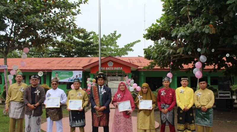 Peringati HGN, Kamad Beri Penghargaan Bagi Guru Terbaik