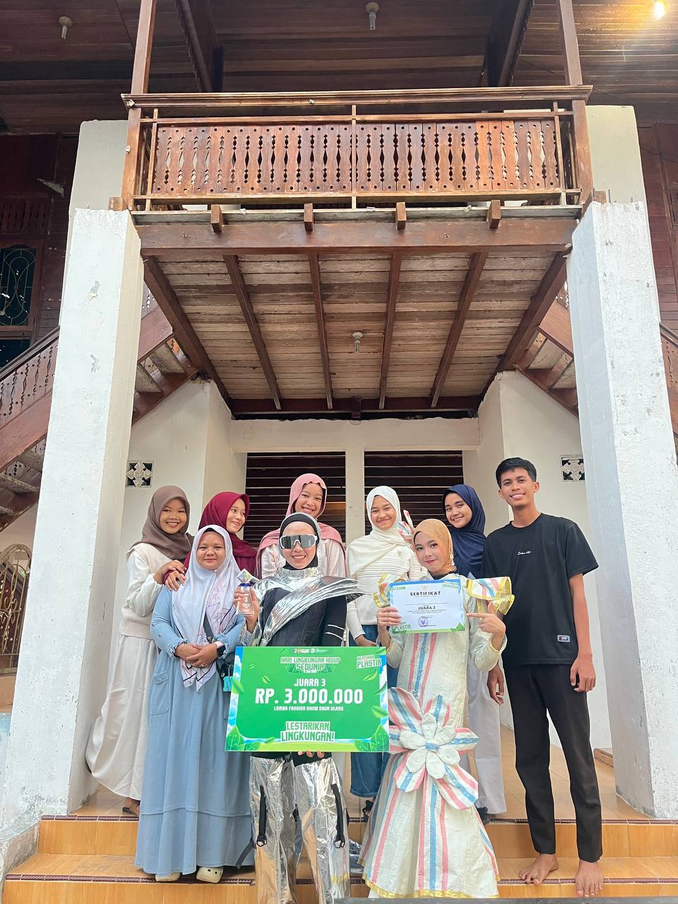 Siswi MAN Batubara Raih Juara 3 Fashion Show Daur Ulang dalam Peringatan Hari Lingkungan Hidup Sedunia