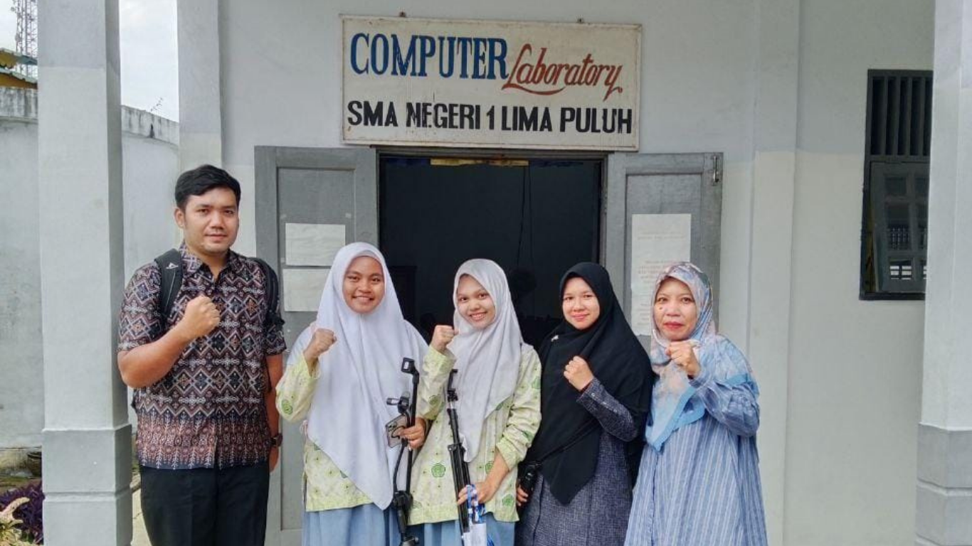Dua Putri Terbaik MAN Batubara Siap Berlaga di OSN Tingkat Provinsi Bidang Kebumian