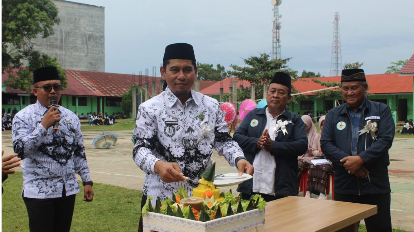 Meriah! MAN Batubara Gelar Peringatan Hari Guru Penuh Kreativitas dan Apresiasi